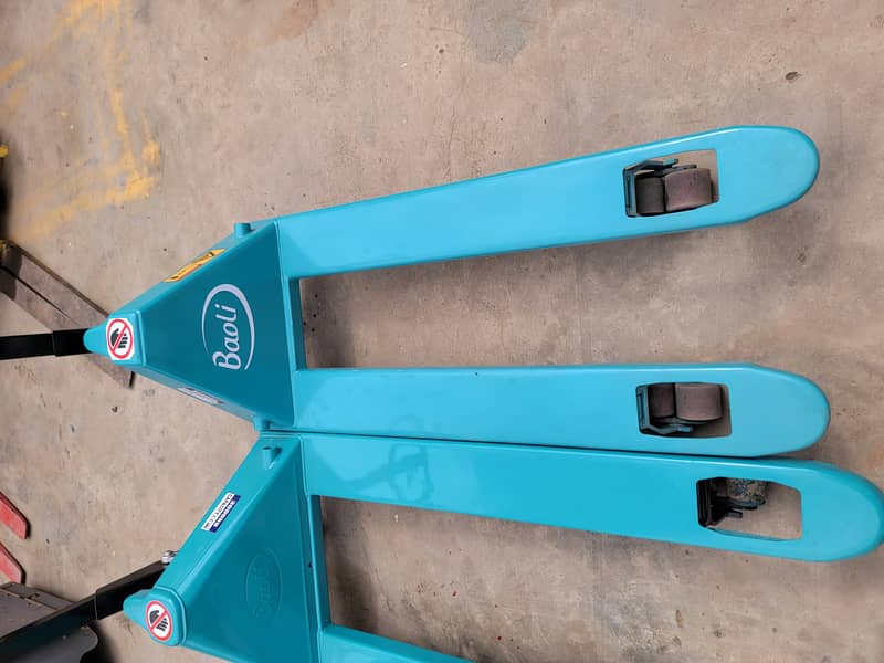 BAOLI 3 Ton Manual Hand Pallet Trucks Lifters Forklifts for Sale in 17