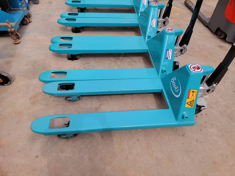 BAOLI 3 Ton Manual Hand Pallet Trucks Lifters Forklifts for Sale in 18