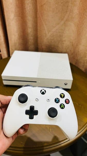 xbox one s 1TB in Good condition (only serious buyer can contact ) 0