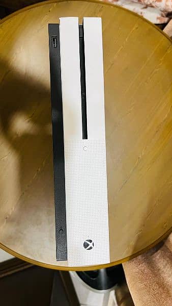 xbox one s 1TB in Good condition (only serious buyer can contact ) 1