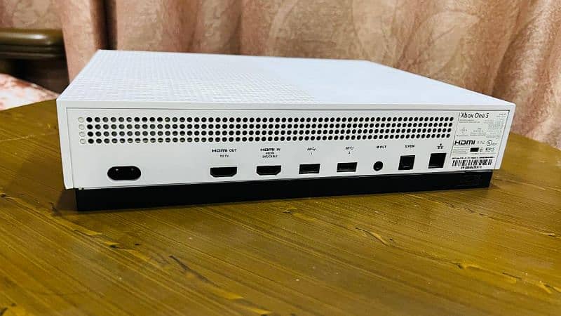 xbox one s 1TB in Good condition (only serious buyer can contact ) 2