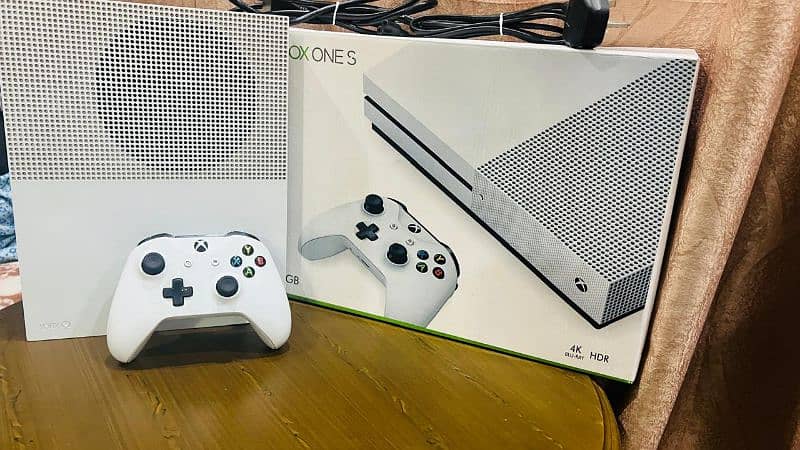 xbox one s 1TB in Good condition (only serious buyer can contact ) 4