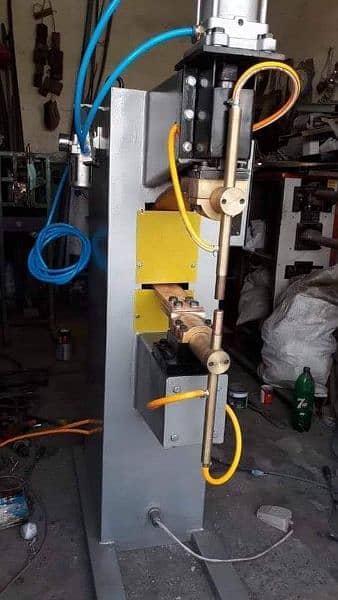 spot welding machine 16