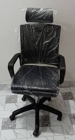 New Head Comfortable Black Revolving Chair