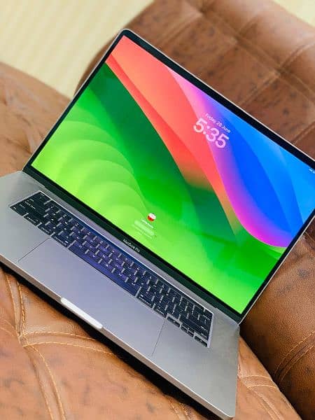 APPLE MACBOOK PRO 2017 15INCHES 16/512 4GB GRAPHIC 2