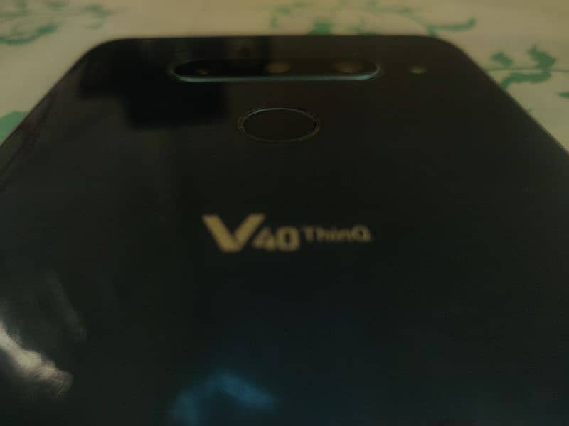 LG V40 ThinQ 5