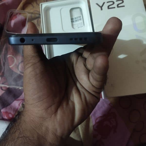 vivo  y22 4GB/64 Complete box  1and yos  10/10 condition hi 2