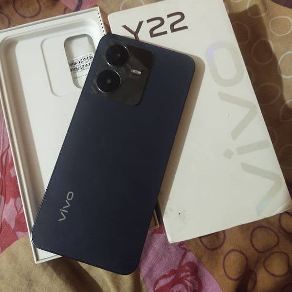 vivo  y22 4GB/64 Complete box  1and yos  10/10 condition hi 3