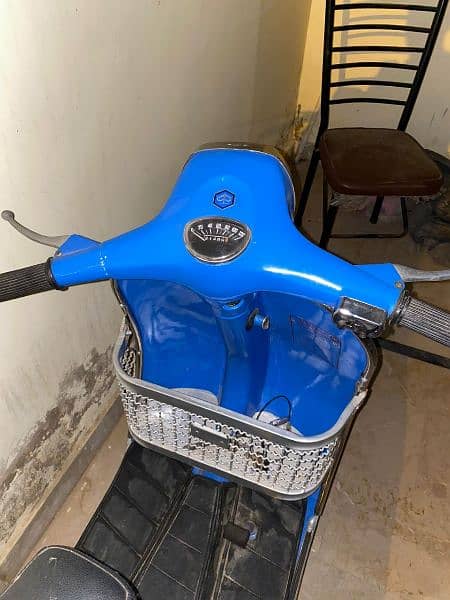 vespa super  brand new 7