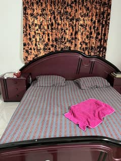 King size bed set, wardrobe and dressing table