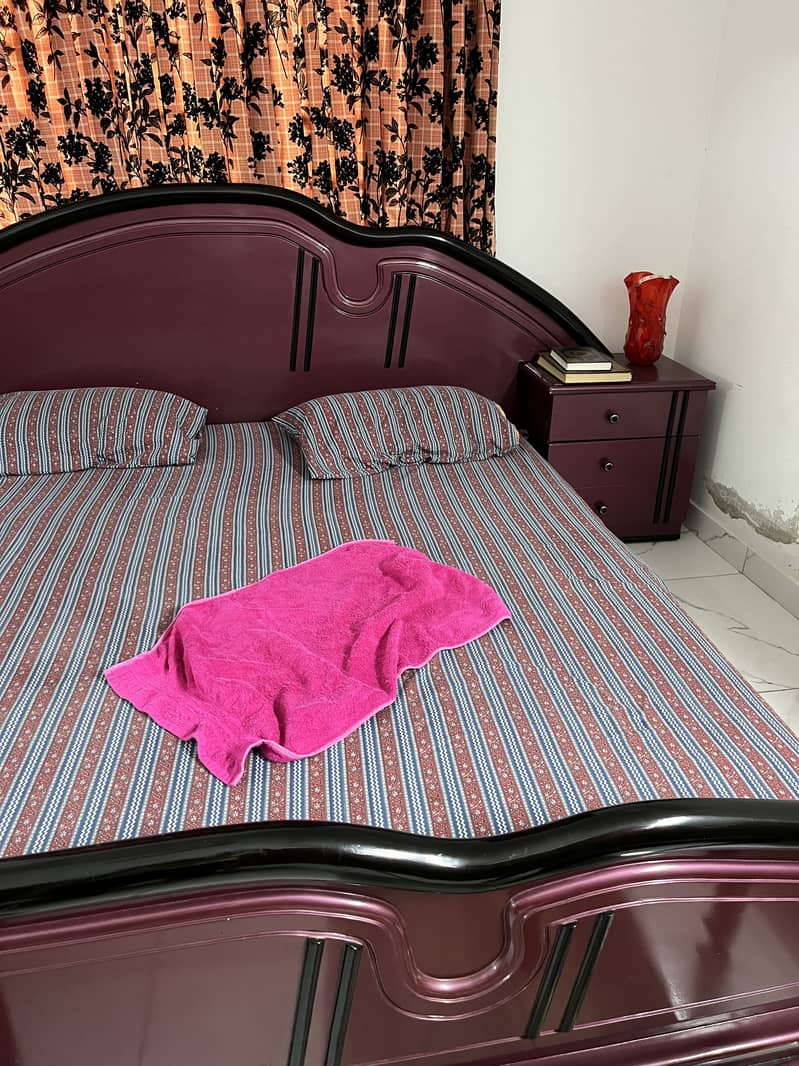 King size bed set, wardrobe and dressing table 1