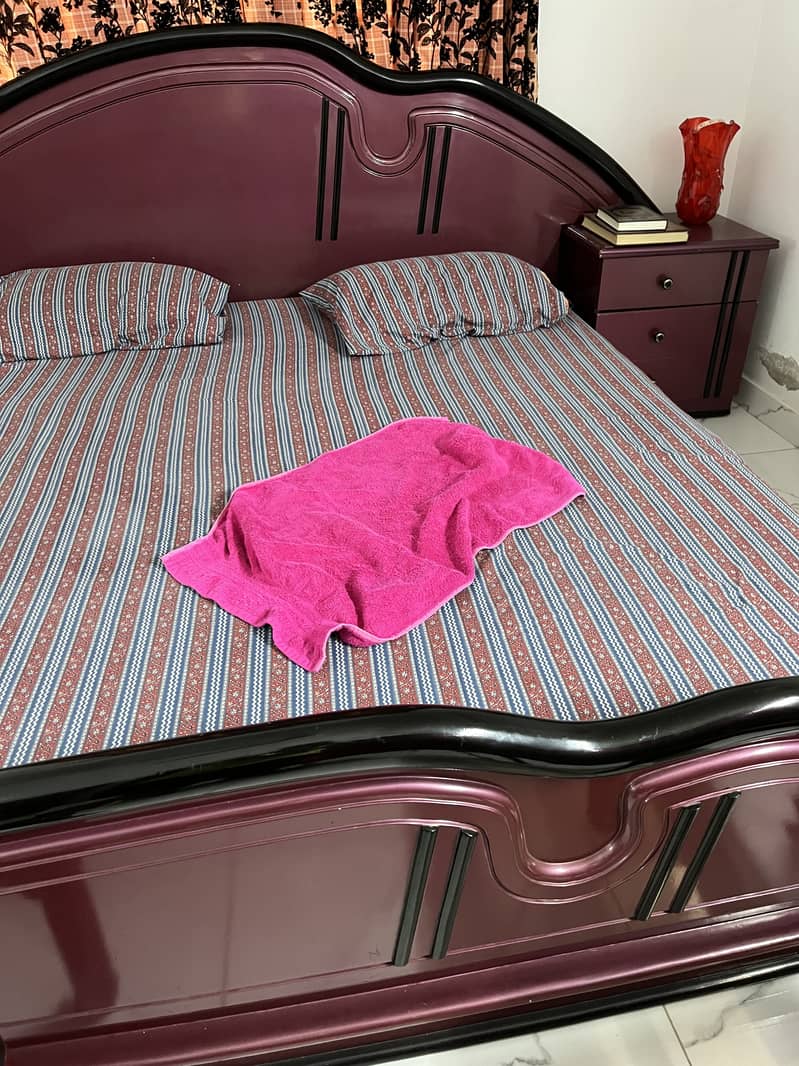 King size bed set, wardrobe and dressing table 2