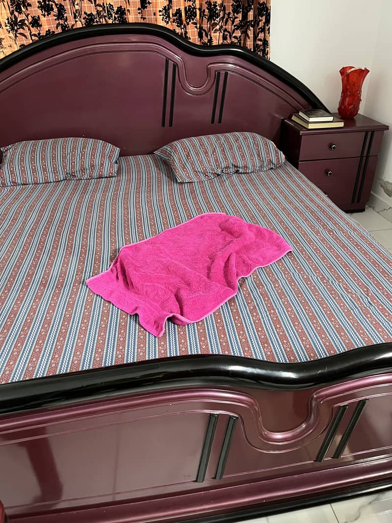 King size bed set, wardrobe and dressing table 3