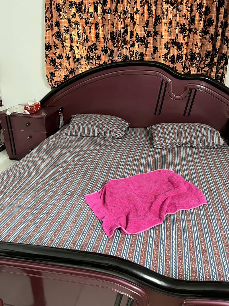 King size bed set, wardrobe and dressing table 5