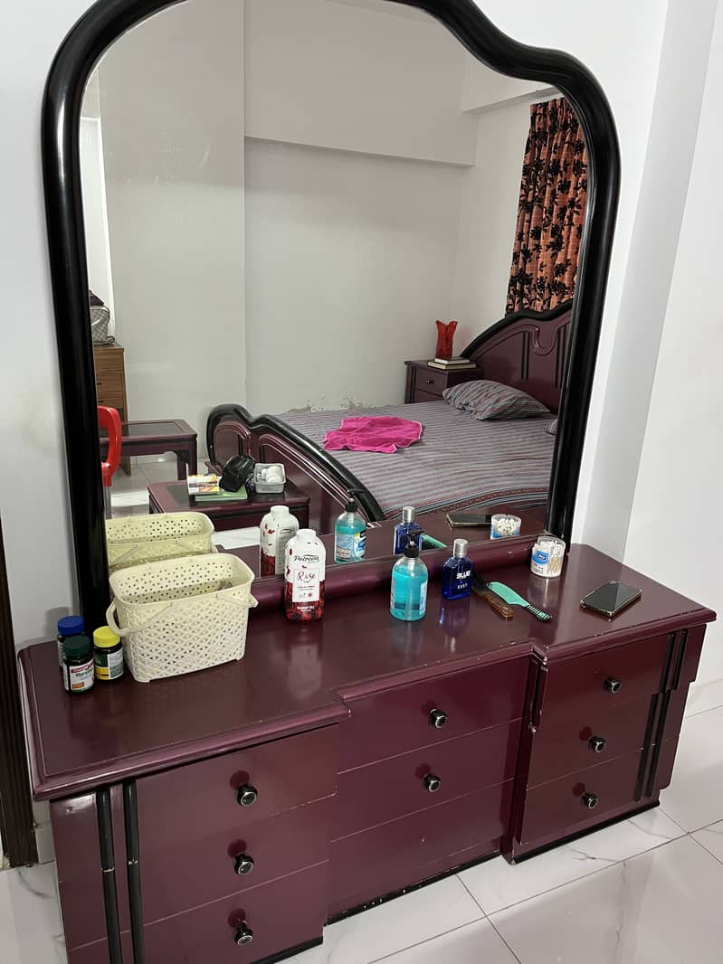 King size bed set, wardrobe and dressing table 6