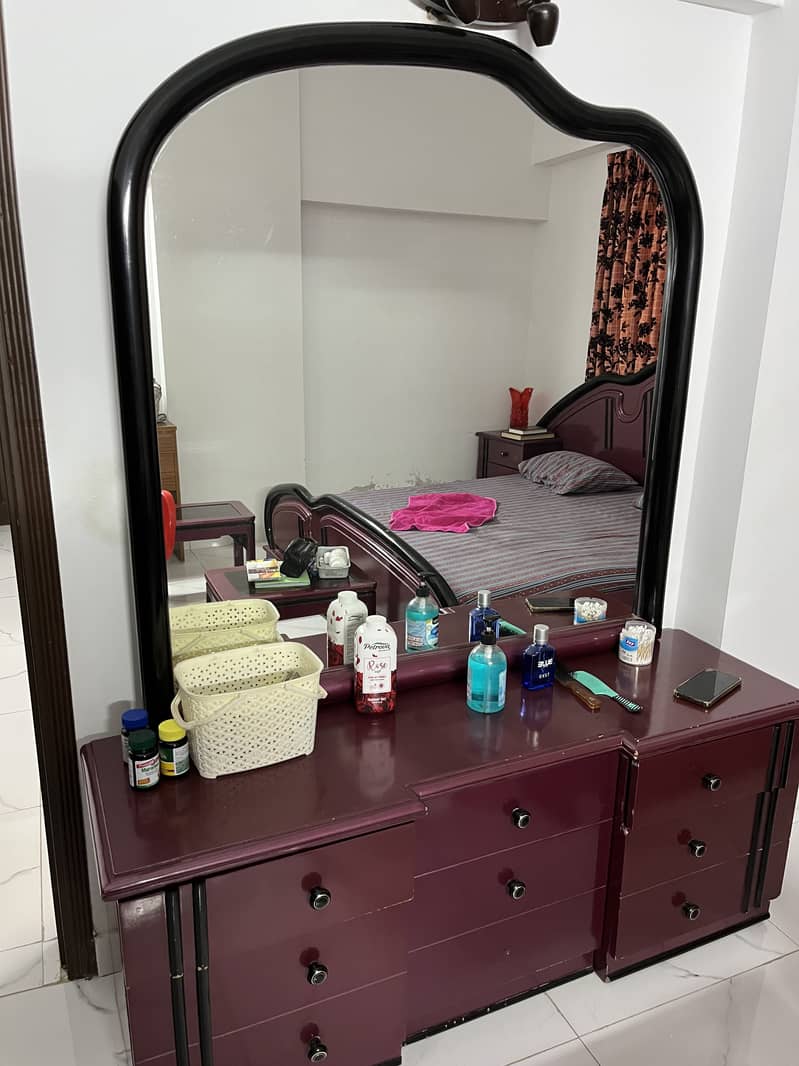 King size bed set, wardrobe and dressing table 7