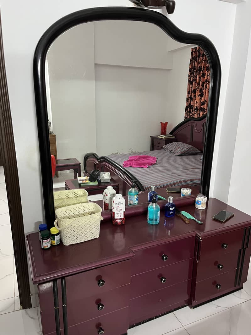 King size bed set, wardrobe and dressing table 8