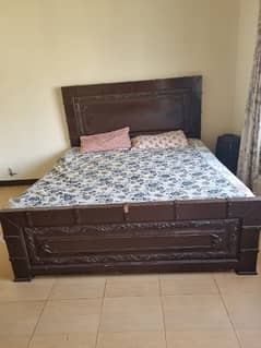 King size bed with mattress 0