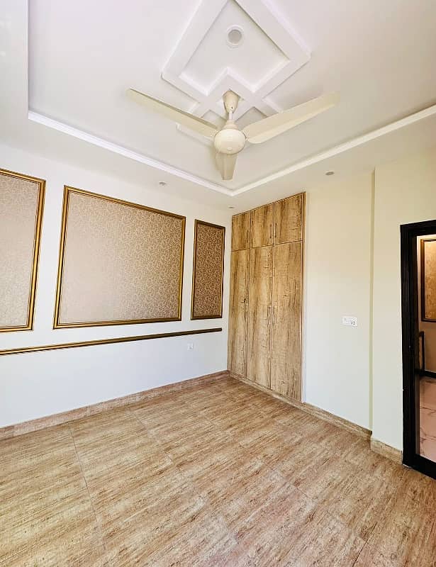 5 Marla Brand New house For Sale Direct Meeting With Owner In Park View City Lahore. 3