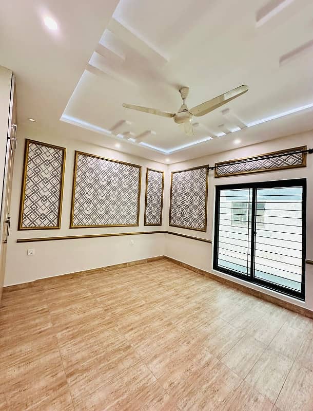 5 Marla Brand New house For Sale Direct Meeting With Owner In Park View City Lahore. 5