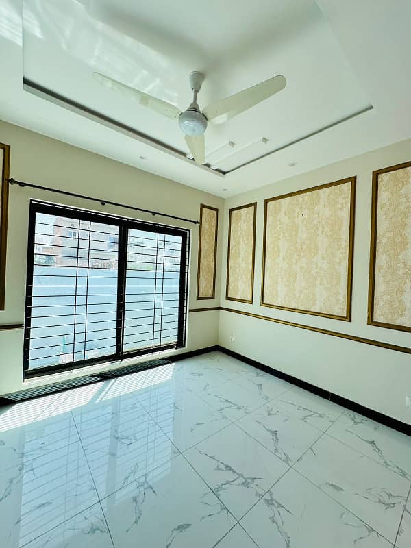 5 Marla Brand New house For Sale Direct Meeting With Owner In Park View City Lahore. 14