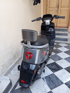 electric scooty Metro E8S pro