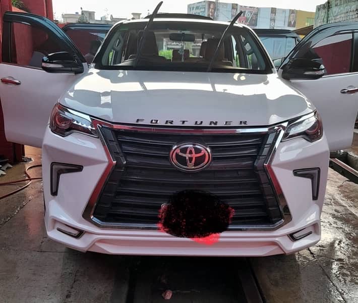 Toyota Fortuner 2.7 V Petrol 2018 0