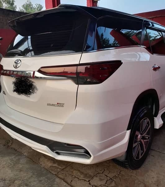 Toyota Fortuner 2.7 V Petrol 2018 1