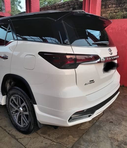 Toyota Fortuner 2.7 V Petrol 2018 3