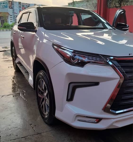 Toyota Fortuner 2.7 V Petrol 2018 5