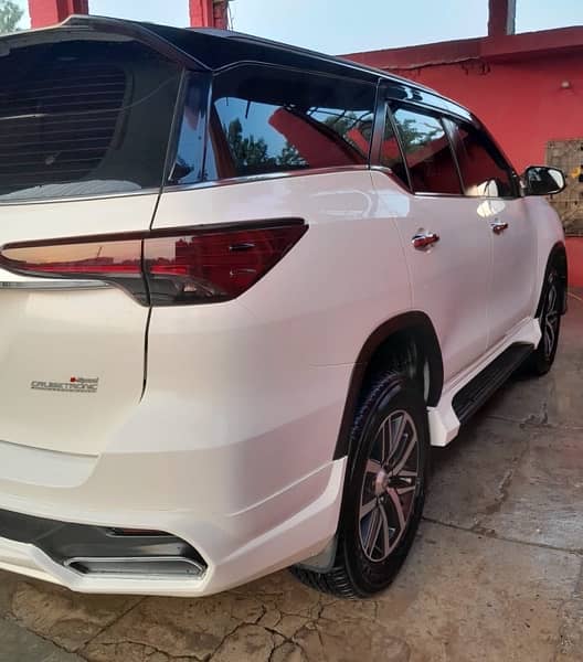 Toyota Fortuner 2.7 V Petrol 2018 6