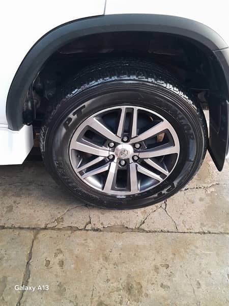 Toyota Fortuner 2.7 V Petrol 2018 9