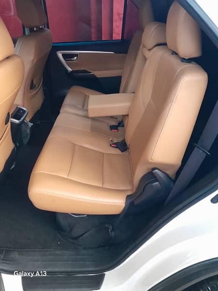 Toyota Fortuner 2.7 V Petrol 2018 10