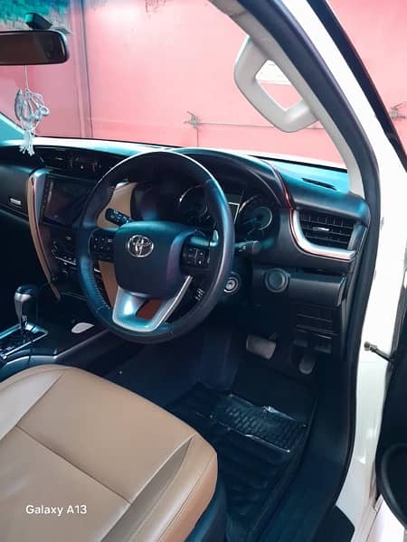 Toyota Fortuner 2.7 V Petrol 2018 12