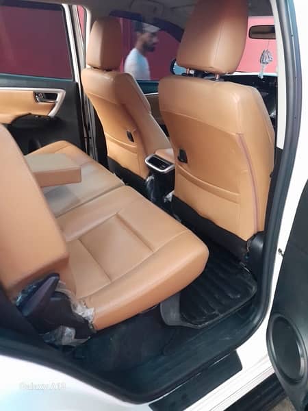 Toyota Fortuner 2.7 V Petrol 2018 17