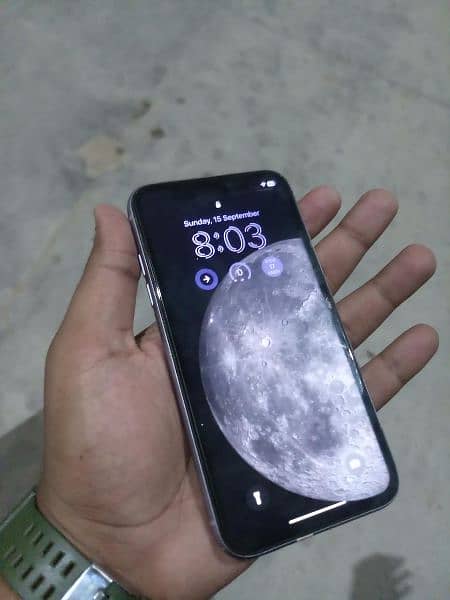 IPHONE 11 10/10 CONDITION 1