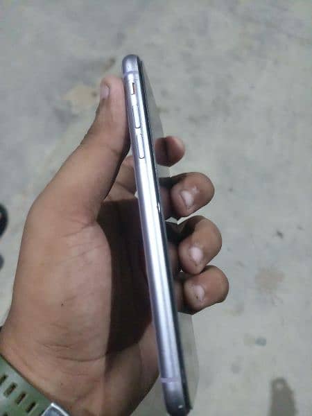 IPHONE 11 10/10 CONDITION 2