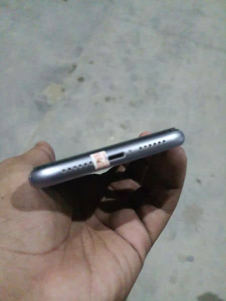 IPHONE 11 10/10 CONDITION 4