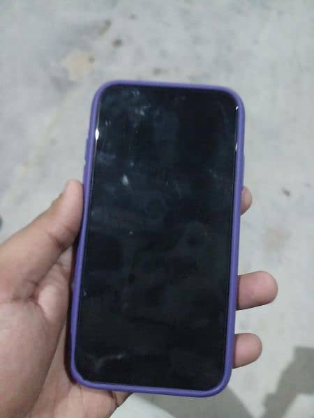 IPHONE 11 10/10 CONDITION 5