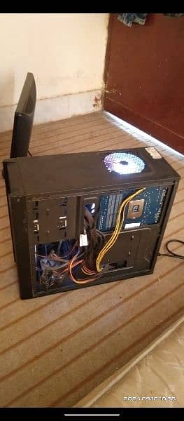 Lush condition gaming pc only use 3 months 8