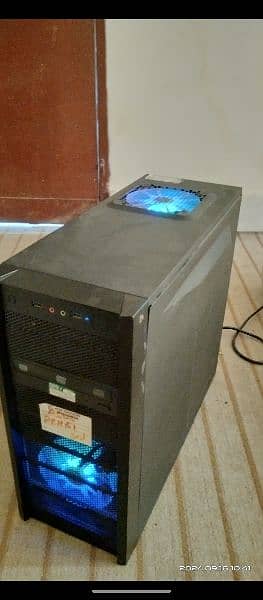 Lush condition gaming pc only use 3 months 10