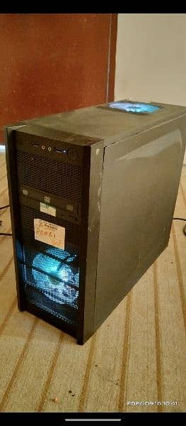 Lush condition gaming pc only use 3 months 11