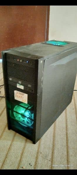 Lush condition gaming pc only use 3 months 12