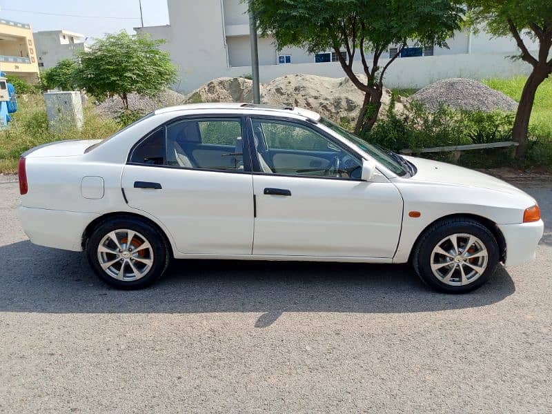 Mitsubishi Lancer 1996 4