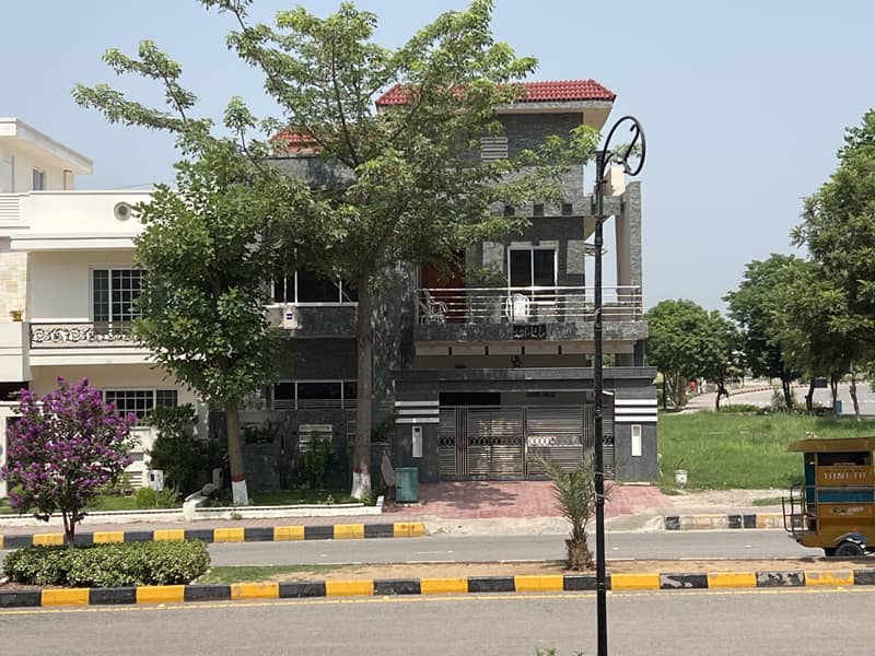 12 MARLA LUXURY BRAND TRIPLE STOREY HOUSE FOR SALE MULTI F-17 ISB 42