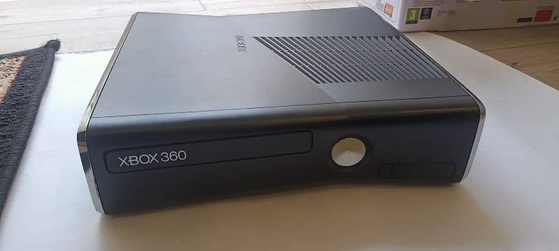 Xbox 360 Slim with 2 wireless controllers 1