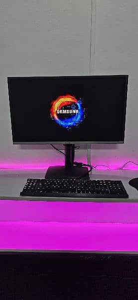 Samsung 28" 4K QLED 10bit color Monitor 1