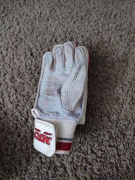 Left Handed MRF Batting Gloves in good condition 2