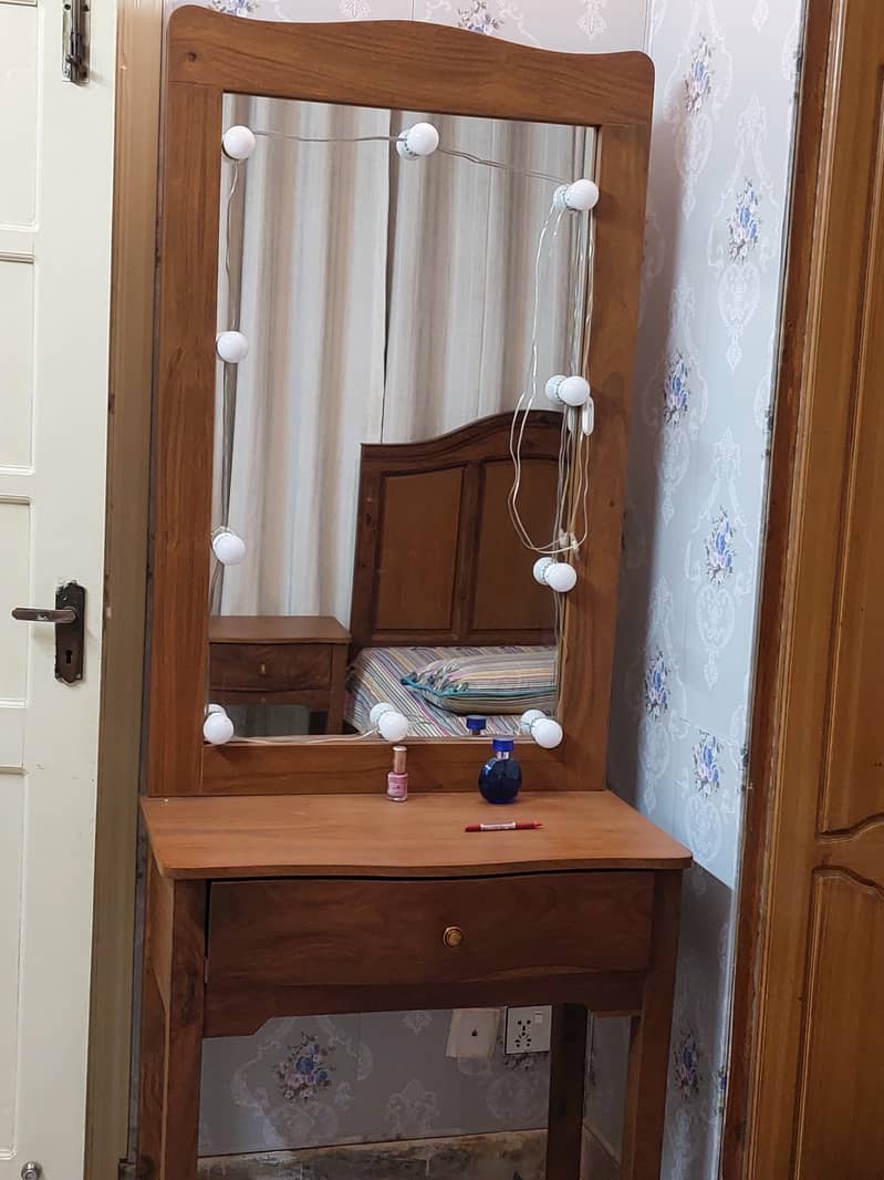 Dressing table 0