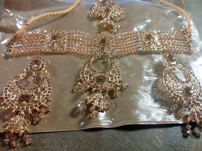 Net saree with bangles and jewellery 15